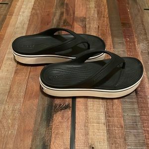 Size 8 Crocs platform flip flops